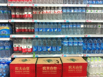 矿泉水.jpg